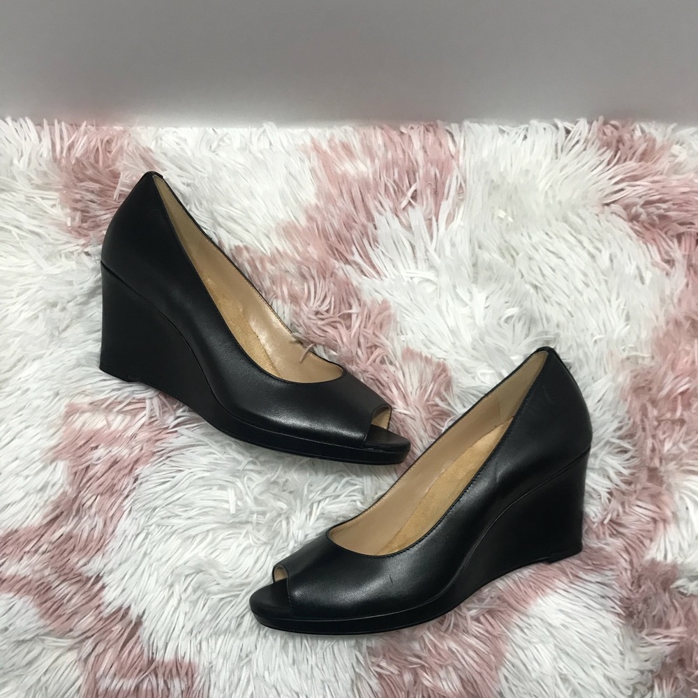 🌸 Beautiful Naturalizer wedges 🌸